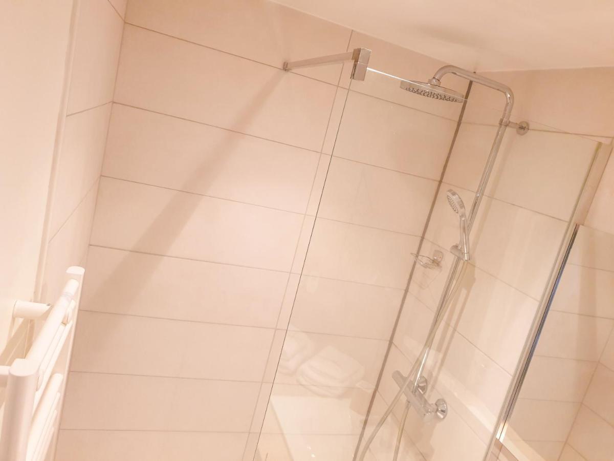 Spacieux Appartement Au Calme 15Min Sud De Lyon Proche Metro Et Gare Confluence Aquarium Gerland Oullins Exterior photo